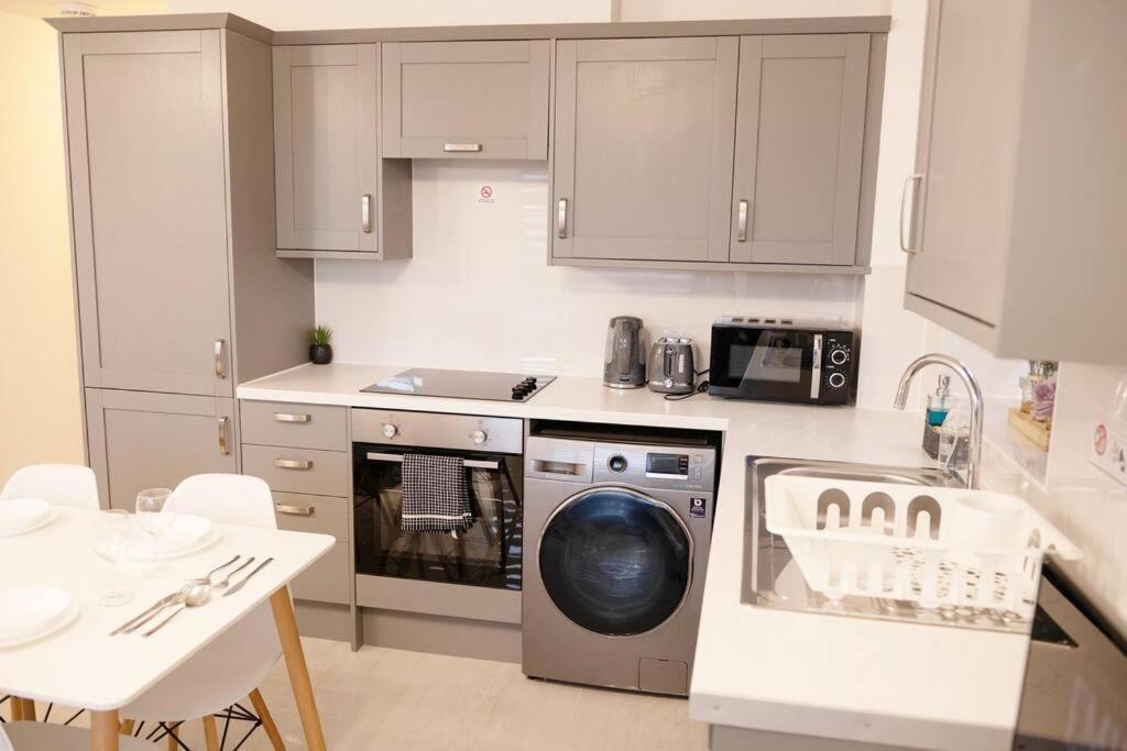 Walnut Luxurious 2-Bedroom With Ensuite - Parking, Netflix, Wifi - Close To Oxford, Bicester & Blenheim Palace Kidlington Ngoại thất bức ảnh