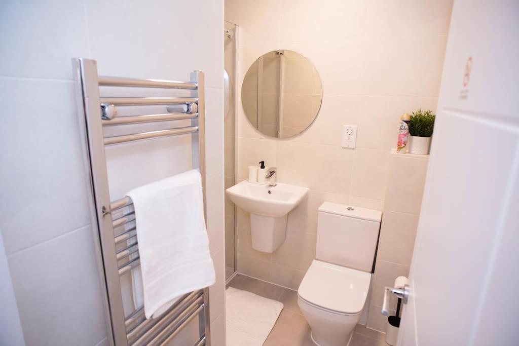 Walnut Luxurious 2-Bedroom With Ensuite - Parking, Netflix, Wifi - Close To Oxford, Bicester & Blenheim Palace Kidlington Ngoại thất bức ảnh