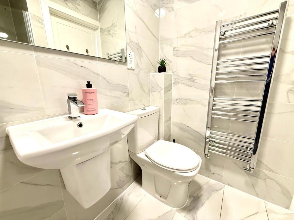 Walnut Luxurious 2-Bedroom With Ensuite - Parking, Netflix, Wifi - Close To Oxford, Bicester & Blenheim Palace Kidlington Ngoại thất bức ảnh
